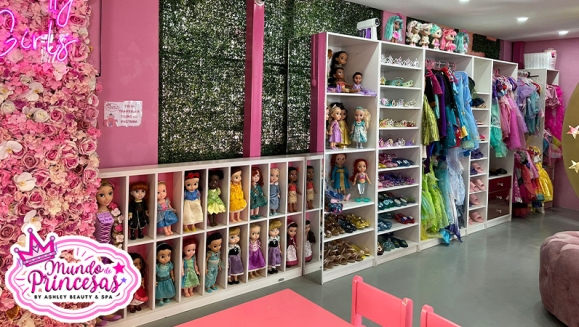 [Imagen:¡Paga Q99 en Lugar de Q350 por Servicios de Salón y Glamour Para Tu Princesa: ¡Peinado con Glitter + Maquillaje Fantasía + Esmaltado + Uso de Vestidos y Accesorios del Magic Closet + Fotografías Digitales en Cabinas Personalizadas + Snacks!]