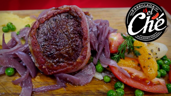 [Imagen:¡Paga Q63 en lugar de Q110 por 2 Medallones de Filet Mignon (8 oz) + Guarnición a Elección entre Puré de Papa, Ensalada Mixta o Frijoles + Bebida Natural!]