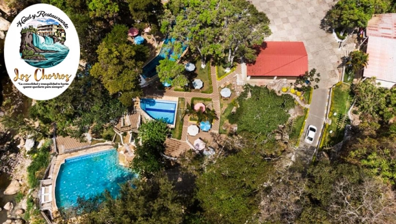 [Imagen:¡Paga Q499 en Lugar de Q840 por Estadía para 2 Personas Durante 3 Días y 2 Noches en Hotel Los Chorros + DayPass en Balneario Natural con Piscinas, Cascada Natural, Áreas Recreativas y Más!]