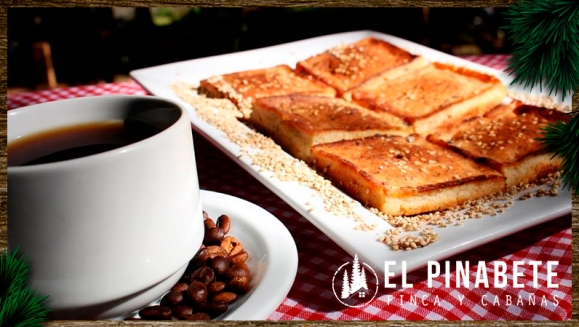 [Imagen:¡Paga $55 en Lugar de $132 por Estadía de 1 Noche para 4 Personas + 2 Sopas de Gallina + 1 Quesadilla para Compartir + 4 Cafés + Tour en El Bosque + Fogata Nocturna + Uso de 4 Bicicletas y Más!]