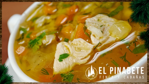 [Imagen:¡Paga $55 en Lugar de $132 por Estadía de 1 Noche para 4 Personas + 2 Sopas de Gallina + 1 Quesadilla para Compartir + 4 Cafés + Tour en El Bosque + Fogata Nocturna + Uso de 4 Bicicletas y Más!]