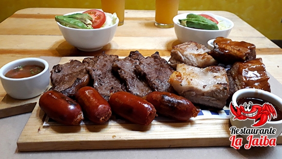 [Imagen:¡Paga Q295 en lugar de Q600 por Parrillada para Cuatro con: 1 Libra de Lomo de Res Asado + 1 ½ Libra de Costilla de Cerdo Frita o BBQ + 4 Chorizos + 4 Ensaladas de La Casa + Papas Fritas + 4 Bebidas + Porción de Pan para 4!]