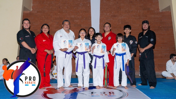 [Imagen:¡Diviértete, Aprende y Perfecciona! ¡Paga Q299 en Lugar de  Q615 por  Curso de Artes Marciales para Todas las Edades: 1 Mes de Clases de Karate, Kickboxing o Defensa Personal + Inscripción Gratis!]