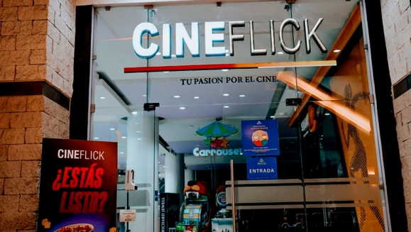 [Imagen:¡Paga Q189 en Lugar de Q316 por 4 Entradas para Película a Elección + 2 Hot Dogs + 2 Poporopos + 4 Bebidas!]