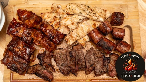 [Imagen:¡After Office! ¡Paga Q299 en Vez de Q500 por Parrillada Mixta de 2 Lb que Incluye: Puyazo o Lomito + Costilla de Cerdo BBQ + Filete de Pollo + Chorizo Argentino + Chimichurri + Chirmol + 2 Acompañamientos a Elección + 1 Cubetazo de 6 Cervezas Gallo!]