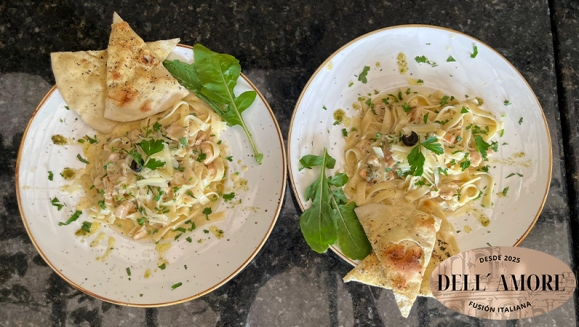 [Imagen:¡Atención Amantes de la Comida Italiana! ¡Paga $28 en Lugar de $54.80 por Banquete para 4 que Incluye: 2 Pizzas (Margarita y Diavola) + 2 Pastas Alfredo con Pollo + 4 Té Helados con Refill!]