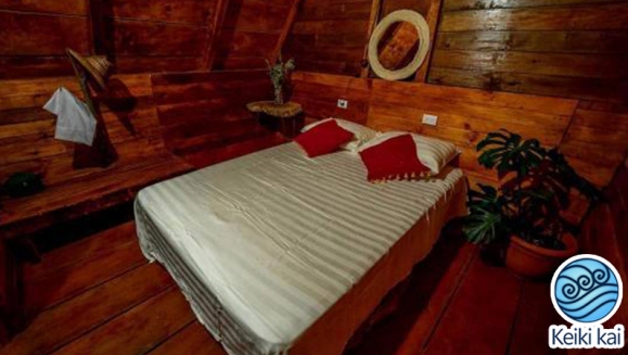 [Imagen:¡Escapada Perfecta a la Playa! ¡Paga Q365 en Vez de Q850 por 1 Noche para 2 Personas en Cabaña Tipo Hawaii con Baño Privado o Habitaciones Dobles con Baño Privado + Uso de Instalaciones: Piscina, Hamacas y Más!]
