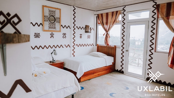 [Imagen:¡Paga Q499 en Lugar de Q1,320 por Day Pass para 2 en Hotel Uxlabil que Incluye: 2 Desayunos + 2 Almuerzos + Jacuzzi + Sauna + Uso Ilimitado de Kayaks!]