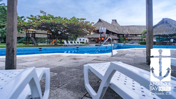 [Imagen:¡Escapada Tropical en Amatique Bay Hotel! ¡Paga Q737 en Lugar de Q1,061 por Estadía en Habitación Studio Sencilla o Doble Para 2 Adultos y Hasta 2 Niños + Uso Ilimitado de Atractivas Instalaciones + Impuestos Incluidos!]