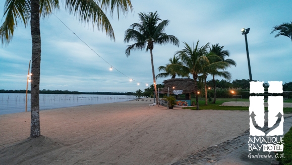 [Imagen:¡Escapada Tropical en Amatique Bay Hotel! ¡Paga Q737 en Lugar de Q1,061 por Estadía en Habitación Studio Sencilla o Doble Para 2 Adultos y Hasta 2 Niños + Uso Ilimitado de Atractivas Instalaciones + Impuestos Incluidos!]