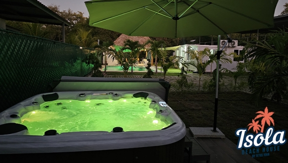[Imagen:¡Disfruta la Playa en Isola Beach House, Costa del Sol! ¡Paga $125 en Lugar de $250 por Estadía de 1 Noche Para Hasta 9 Personas en Casa Totalmente Equipada, Disponible Solo de Lunes a Viernes!]