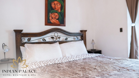 [Imagen:¡Paga Q899 en Vez de Q1,600 por Estadía Romántica para 2 Personas en Antigua, Suite Deluxe + Desayunos + Decoración Romántica Standard: Pétalos de Rosa + Velas + Chocolates + 2 Cócteles!]