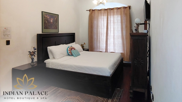 [Imagen:¡Paga Q899 en Vez de Q1,600 por Estadía Romántica para 2 Personas en Antigua, Suite Deluxe + Desayunos + Decoración Romántica Standard: Pétalos de Rosa + Velas + Chocolates + 2 Cócteles!]
