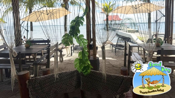 [Imagen:¡Paga Q450 en Lugar de Q900 por Estadía Hasta Para 4 Personas en el Caribe, Habitación Doble con A/C + 2 Desayunos a Elección + ⁠1 Entrada de Tajadas con Costillas para Compartir!]