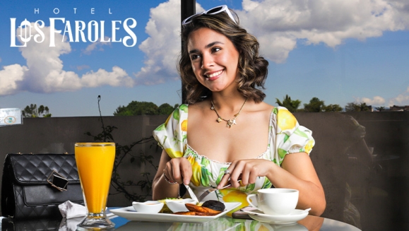[Imagen:¡Paga Q699 en Vez de Q1,100 por Estadía Romántica para 2 Personas que Incluye: Noche de Hospedaje en Hotel Los Faroles en Cobán + Decoración Romántica con Pétalos de Rosa + Vino + 2 Desayunos!]