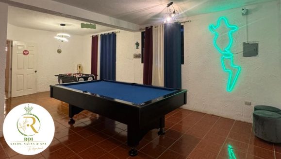 [Imagen:¡Date un Respiro! ¡Paga Q99 en vez de Q600 por Día de Spa Urbano: 30 Minutos de Masaje Relajante + 30 Minutos de Sauna Húmedo o Seco + Aplicación de 1 Mascarilla Hidratante o 20 Minutos de Billar +  1 Bebida Fría!]