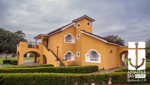 [Imagen:¡Escapada 5 Estrellas en Amatique Bay Hotel! ¡Paga Q737 en Lugar de Q1,061 por Estadía en Habitación Studio Sencilla o Doble Para 2 Adultos y Hasta 2 Niños + Uso Ilimitado de Atractivas Instalaciones + Impuestos Incluidos!]