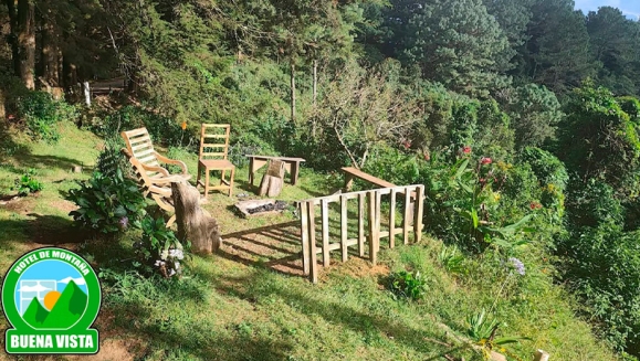 [Imagen:¡Conéctate con la Naturaleza en Miramundo, Chalatenango! ¡Paga $42 en Lugar de $80 por Estadía de 1 Noche para 4 Personas + Almuerzos: 4 Hamburguesas con Papas Fritas y 4 Bebidas!]