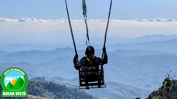 [Imagen:¡Conéctate con la Naturaleza en Miramundo, Chalatenango! ¡Paga $42 en Lugar de $80 por Estadía de 1 Noche para 4 Personas + Almuerzos: 4 Hamburguesas con Papas Fritas y 4 Bebidas!]