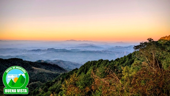 [Imagen:¡Conéctate con la Naturaleza en Miramundo, Chalatenango! ¡Paga $42 en Lugar de $80 por Estadía de 1 Noche para 4 Personas + Almuerzos: 4 Hamburguesas con Papas Fritas y 4 Bebidas!]