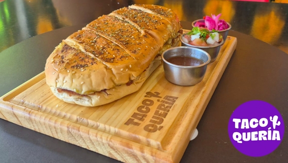 [Imagen:¡Paga $13 en Lugar de $21.48 por Festín Mexicano para 2 Personas: 1 Torta a Elección: Pollo, Cerdo o Chorizo + 1 Orden de Tacos a Elección: Pollo, Cerdo o Chorizo + 1 Entrada de Nachos Revolcados!]