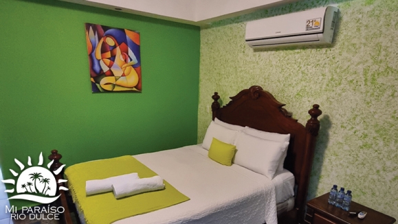 [Imagen:¡Paga Q1,500 en Lugar de Q2,500 por Estadía de 3 Días y 2 Noches Para 2 Personas en Río Dulce: Habitación Suite Junior con A/C + 2 Desayunos + Jacuzzi Privado + Piscinas + Balcón con Vista Panorámica + Ingreso a Museo y Más!]