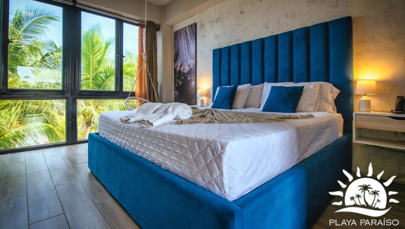 [Imagen:¡Paga Q450 en Lugar de Q750 por Estadía de 1 Noche Para 2 Personas en Monterrico: Habitación Deluxe King con A/C + 1 Cama King + Ducha y Baño Privado + Televisión + Piscinas + Acceso a Playa Privada y Más!]