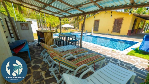 [Imagen:¡Plan Playero en Pareja! ¡Paga $107 en Lugar de $179 por Estadía Para 2 Personas en Ocean Paradise, Playa Barra de Santiago, Ahuachapán! ¡Solo 18 Cupones Disponibles!]