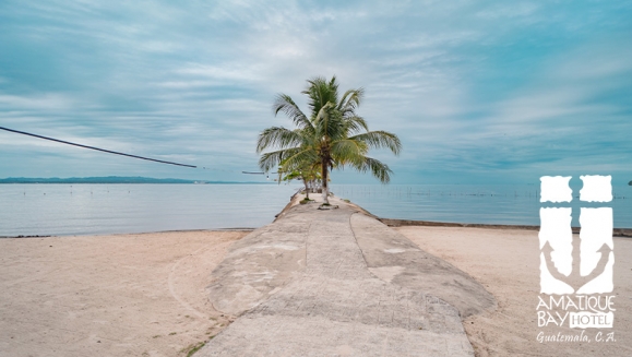 [Imagen:¡FLASH SALE Fin de Semana en Amatique Bay Resort! ¡Paga Q982 en Vez de Q1,227 por Estadía Para Viernes o Sábados en Habitación Studio Para 2 Adultos y Hasta 2 Niños + Uso de Instalaciones + Impuestos! ¡Solo 10 Cupones Disponibles!]