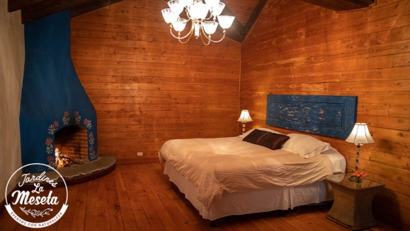 [Imagen:¡Paga Q559 en Lugar de Q1,600 por Romántica Estadía para 2 en Cabaña con Chimenea y Tina + 2 Desayunos Europeos! ¡A Solo 10 Minutos de La Antigua!]