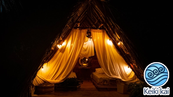 [Imagen:¡Escapada Perfecta a la Playa! ¡Paga Q365 en Lugar de Q850 por 1 Noche para 2 Personas en Cabaña Tipo Hawaii con Baño Privado o Habitaciones Dobles con Baño Privado + Snacks de Desayuno + Uso de Instalaciones: Piscina, Hamacas y Más!]