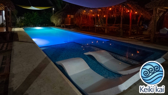[Imagen:¡Escapada Perfecta a la Playa! ¡Paga Q365 en Lugar de Q850 por 1 Noche para 2 Personas en Cabaña Tipo Hawaii con Baño Privado o Habitaciones Dobles con Baño Privado + Snacks de Desayuno + Uso de Instalaciones: Piscina, Hamacas y Más!]