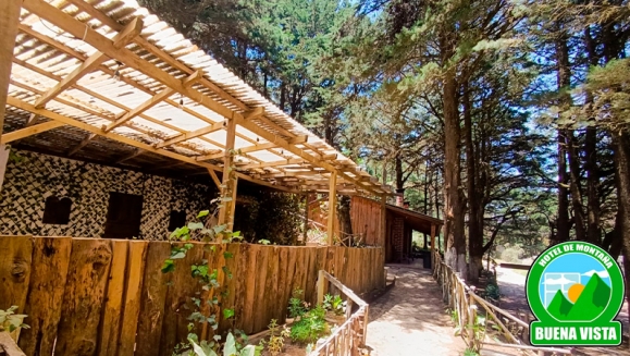 [Imagen:¡Conéctate con la Naturaleza en La Palma, Chalatenango! ¡Paga $42 en Lugar de $71 por Estadía de 1 Noche para 4 Personas + 4 Desayunos Típicos + 2 Usos de Columpio!]