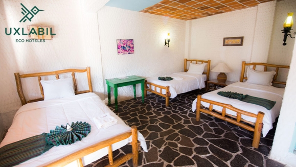 [Imagen:¡Paga Q750 en Lugar de Q1,790 por Estadía de 3 Días y 2 Noches para 2 Adultos en el Lago de Atitlán: Habitación Doble + 4 Desayunos + Tour de Abejas Mayas y Miel Orgánica + Kayaks + Impuestos Incluidos!]