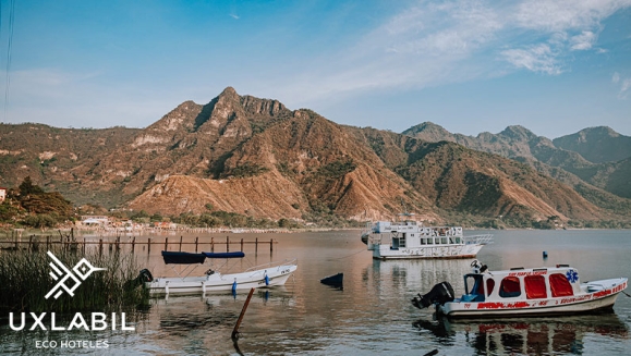 [Imagen:¡Paga Q750 en Lugar de Q1,790 por Estadía de 3 Días y 2 Noches para 2 Adultos en el Lago de Atitlán: Habitación Doble + 4 Desayunos + Tour de Abejas Mayas y Miel Orgánica + Kayaks + Impuestos Incluidos!]
