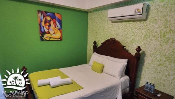 [Imagen:¡Paga Q2,548 en Lugar de Q3,920 por Estadía de 3 Días y 2 Noches Para Hasta 2 Adultos y 2 Niños en Río Dulce: Habitación Suite Master con A/C + 4 Desayunos + Jacuzzi Privado + Piscinas + Balcón con Vista Panorámica + Ingreso a Museo y Más!]
