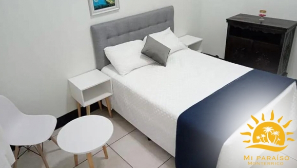 [Imagen:¡Paga Q360 en Lugar de Q600 por Estadía de 1 Noche Para 2 Personas en Monterrico: Habitación con A/C, Cama, Baño Privado y Amenidades + Ingreso a Todas las Instalaciones: Áreas Verdes y de Descanso, Piscinas, Playa y Más!]