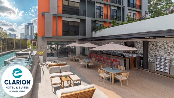 [Imagen:¡Vive el Confort del Clarion Hotel &amp; Suites Guatemala! ¡Paga Q879 en Lugar de Q1,160 por Estadía de Fin de Semana en Suite Deluxe Doble Hasta Para 2 Adultos y Hasta 2 Niños + Desayunos!]