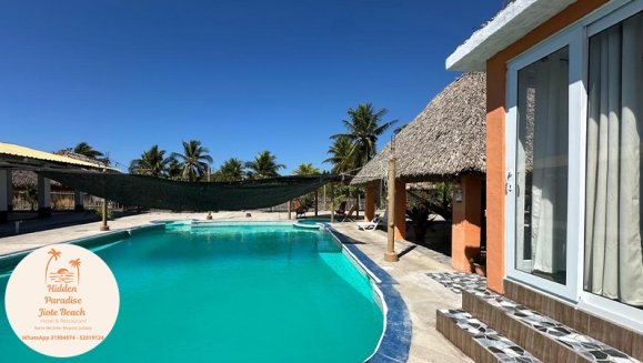 [Imagen:¡Descubre un Paraíso Tropical en Playa Barra del Jiote! ¡Paga Q699 en Vez de Q1,400 por Estadía Para 2 Personas en Habitación Doble con AC + Piscinas + Jacuzzis + Playa + Traslado Exclusivo en Lancha con Recorrido Panorámico entre Manglares y Más!]