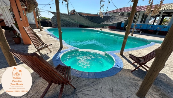 [Imagen:¡Descubre un Paraíso Tropical en Playa Barra del Jiote! ¡Paga Q699 en Vez de Q1,400 por Estadía Para 2 Personas en Habitación Doble con AC + Piscinas + Jacuzzis + Playa + Traslado Exclusivo en Lancha con Recorrido Panorámico entre Manglares y Más!]