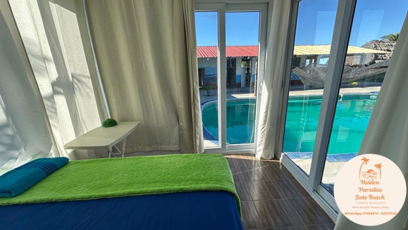 [Imagen:¡Descubre un Paraíso Tropical en Playa Barra del Jiote! ¡Paga Q699 en Vez de Q1,400 por Estadía Para 2 Personas en Habitación Doble con AC + Piscinas + Jacuzzis + Playa + Traslado Exclusivo en Lancha con Recorrido Panorámico entre Manglares y Más!]