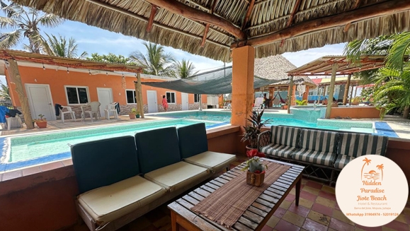 [Imagen:¡Descubre un Paraíso Tropical en Playa Barra del Jiote! ¡Paga Q699 en Vez de Q1,400 por Estadía Para 2 Personas en Habitación Doble con AC + Piscinas + Jacuzzis + Playa + Traslado Exclusivo en Lancha con Recorrido Panorámico entre Manglares y Más!]