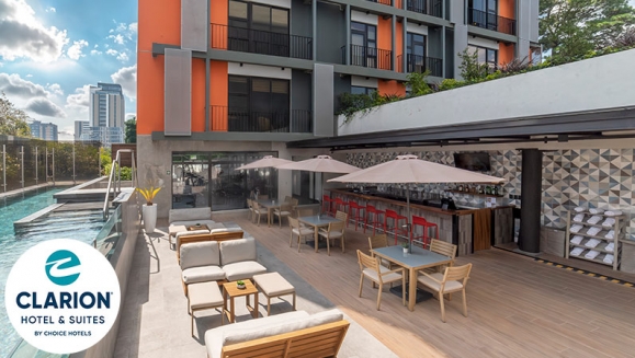 [Imagen:¡Vacaciones de Lujo en la Ciudad de Guatemala! ¡Paga $110 en Lugar de $176.87 por Estadía en Clarion Hotel &amp; Suites: Suite Deluxe Doble Hasta Para 2 Adultos y 2 Niños + 2 Desayunos y Más! ¡Solo 13 Cupones Disponibles!]