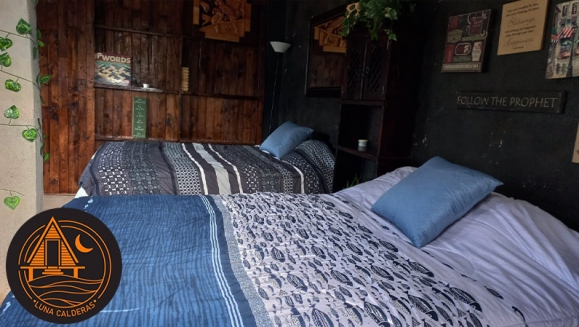 [Imagen:¡Paga Q499 en Lugar de Q1,000 por Estadía para 4 Personas en Habitación Tipo Cabaña + Uso de Lancha de Remos + Uso de Instalaciones (Jardines, Hamacas, Fogata y Juegos de Mesa) + Impuestos Incluidos!]