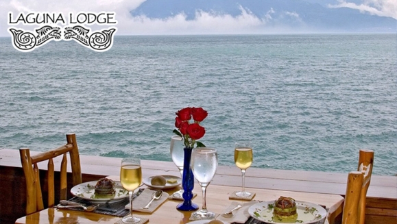 [Imagen:¡Paga Q1,218 en Lugar de Q3,611 por Estadía para 2 Personas + Uso de Kayaks + Cóctel de Bienvenida + Entrada a Reserva Natural y Más en el Hotel 5 Estrellas Laguna Lodge Eco Resort en Atitlán!]