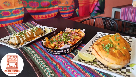 [Imagen:¡Festín Mexicano a la Vista Para 2 Personas! ¡Paga $12 en Lugar de $20.75 y Elige tu Combo Favorito: A) Burrito XL + Torta, B) 2 Tortas o C) 2 Burritos XL con Carne a Elección: Pollo, Pastor, Hawaiano o Mixto + Entrada de Choripapas!]