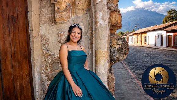 [Imagen:¡Captura Tus Momentos Más Especiales! ¡Paga Q199 en Lugar de Q950 por Sesión Fotográfica en Antigua Guatemala Hasta para 4 Personas que Incluye: Tour Fotográfico de 45 a 60 Minutos + 15 Fotografías Editadas + 3 Fotografías Impresas Tamaño 4x6!]