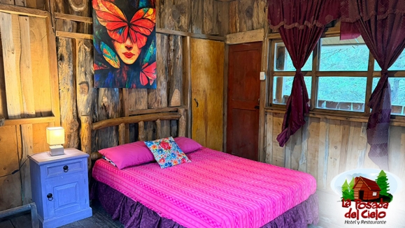 [Imagen:¡Escapada con Clima Fresco! ¡Paga $37 en Lugar de $77 por Estadía de 1 Noche para 4 Personas en Habitación Doble + 2 Desayunos Típicos en Hotel y Restaurante La Posada del Cielo en El Pital, Chalatenango!]
