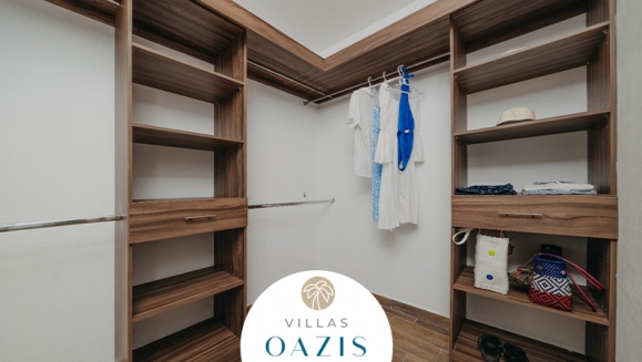 [Imagen:¡Paga Q3,999 en Lugar de Q6,640 por Estadía de Fin de Semana (2 Noches) Hasta Para 10 Personas en Villa de Lujo Equipada en Monterrico: Habitaciones con A/C, Cocina Completa, Comedor, Sala, Jacuzzi Privado, Piscinas, Áreas Para el Descanso y Más!]