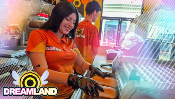 [Imagen:¡Dreamland Llega al Centro Histórico! ¡Paga $19 en Lugar de $41.98 por 2 Hot Dogs + 2 Papas + 2 Sodas + $30 de Saldo para Jugar!]